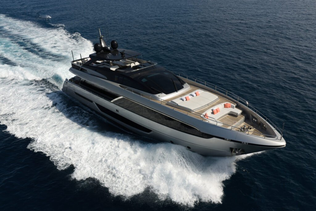 Basilic — riva 100 corsaro 2021: lo yacht italiano per eccellenza, disponibile per noleggio e vendita - noleggio e intermediazione yacht internazionale xxiii